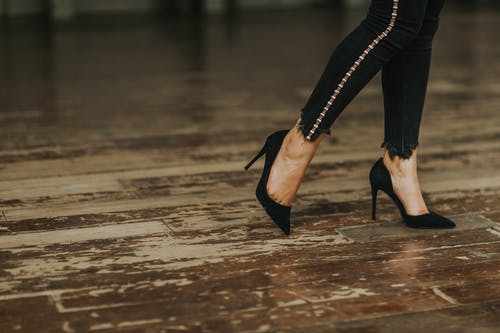 5 Secrets to Walking Confidently in High Heels for Beginners